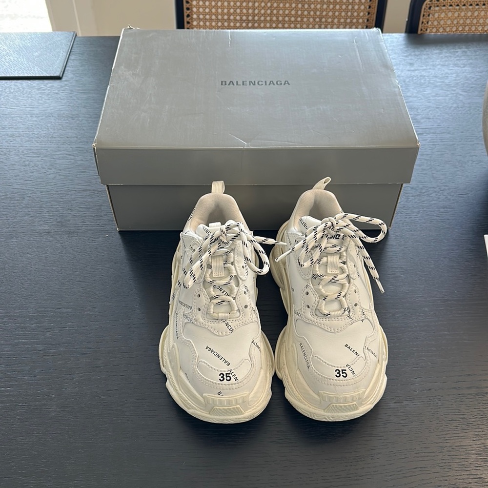 WOMEN'S TRIPLE S SNEAKER ALLOVER LOGO IN WHITE/BLACK